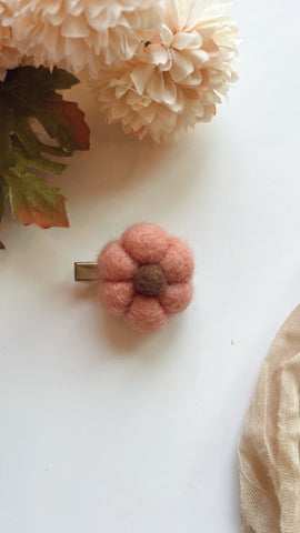 HRT | MUTED PINK PUMPKIN FELTIE HAIR CLIP