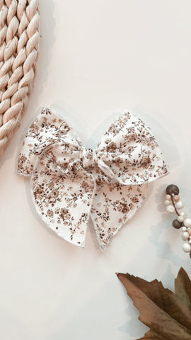 HH2 | white floral sassy hair bow