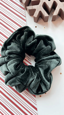 HJ | GREEN VELVET SCRUNCHIE