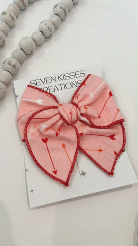 SEMI | PINK WITH ARROWS SASSY HAIR BOW