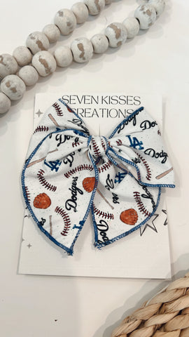 SEMI | WHITE DODGERS SASSY HAIR BOW
