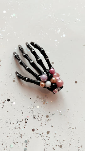 GG | BLACK SKELLY HAIR CLIP