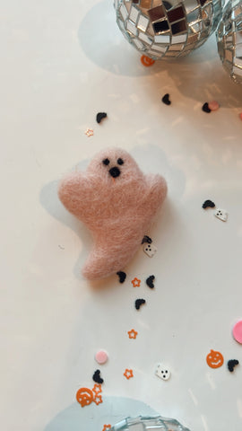 WIT | PINK GHOSTIE FELT HAIR CLIP