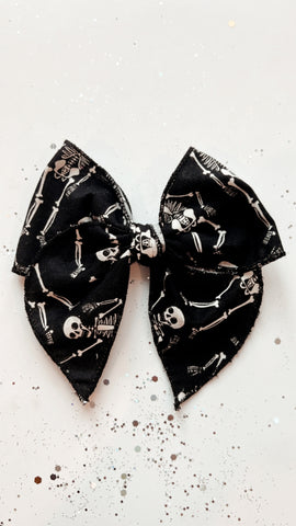 GG | BLACK SKELETON SASSY HAIR BOW