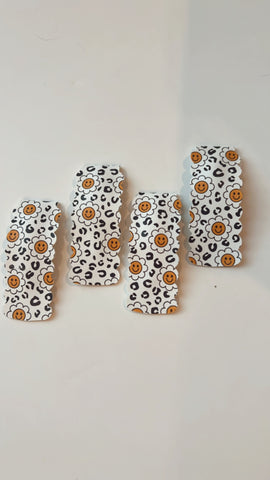 BAR | LEOPARD HAPPY FACE SNAPPY