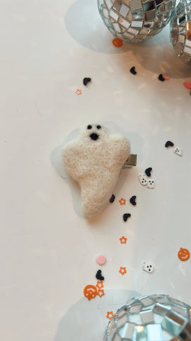 WIT | WHITE GHOSTIE FELTIE HAIR CLIP