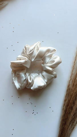 HRT | WHITE SMALL SCRUNCHIE
