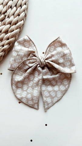 HH | LIGHT TAUPE PUMPKINS SASSY HAIR BOW