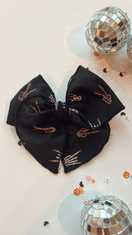 WIT | HAND SKELLY SASSY HAIR BOW