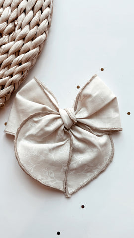 HH | CREAM WITH PLANT SASSY HAIR BOW